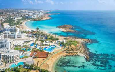 Wycieczka fakultatywna, Wycieczka z Pafos w kierunku Ayia Napa Marathon z Lefkarą, odrobiną wina i oliwy